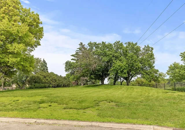 Homes for sale in Brooklyn Center, MN | 4207 Lakeside Avenue, Brooklyn Center, MN 55429 | Houzeo