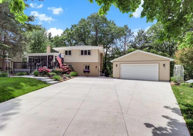 Homes for sale in Mahtomedi, MN | 645 Warner Ave S, Mahtomedi, MN 55115 | MLS# 7068801