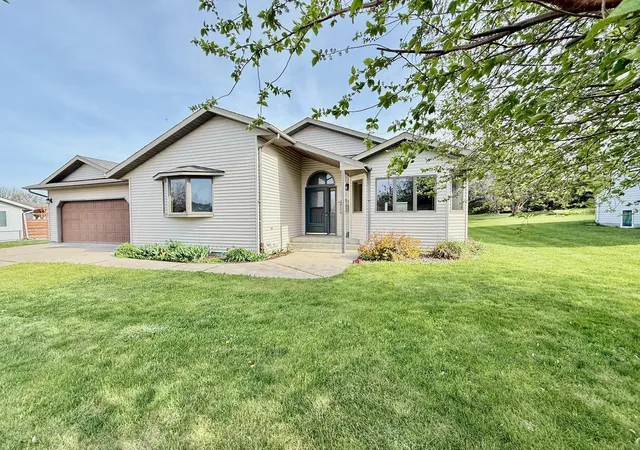 Homes for sale in Fergus Falls, MN | 126 W Hilltop Dr, Fergus Falls, MN 56537 | MLS# 7068817