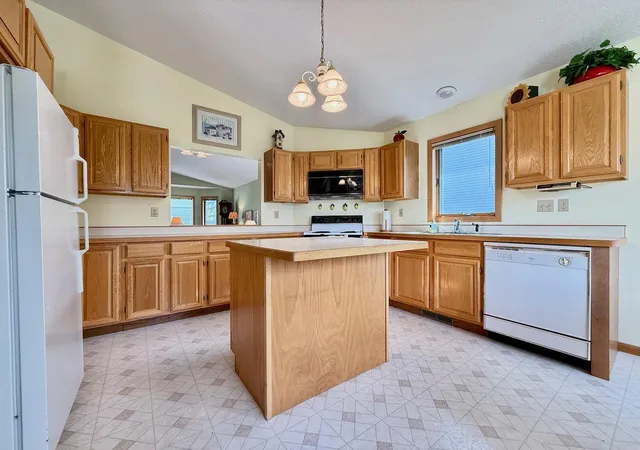 Homes for sale in Fergus Falls, MN | 126 W Hilltop Dr, Fergus Falls, MN 56537 | MLS# 7068817