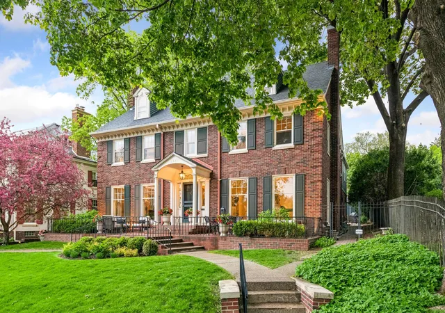 Photo 4 of Single family home for sale at 2240 W Lake Of The Isles Pkwy, Minneapolis, MN 55405 | MLS# 7068826 | Listing updated on 2026-08-20