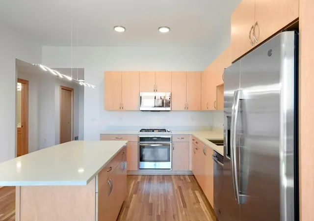 Listing Photo 4 - Condo for sale in building located at 1240 2Nd St S, Minneapolis, MN 55415 - Unit #325