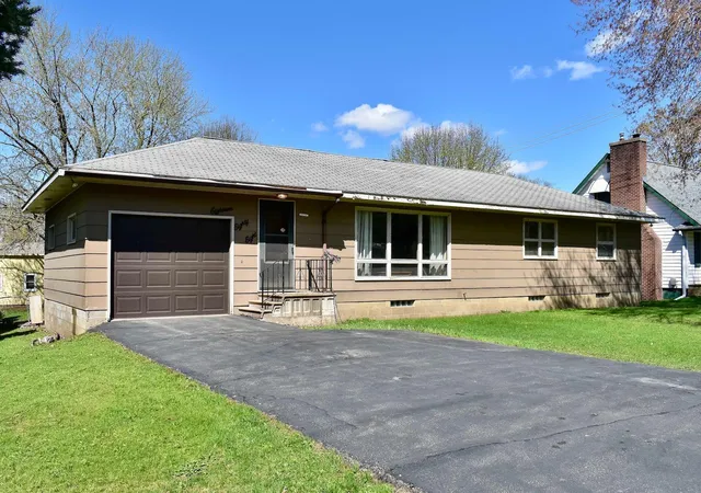 1st image of 1888 Gilmore Ave, Winona, MN 55987 | MLS# 7068974