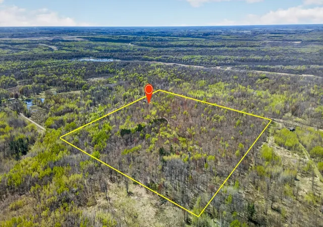 Photo 3 of Single family home for sale at 32710 Kettle River Rd, Hinckley, MN 55037 | MLS# 7069093 | Listing updated on 2026-09-01