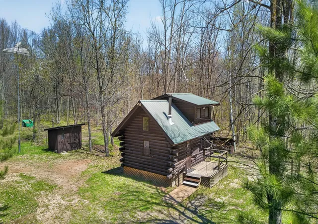 Photo 4 of Single family home for sale at 32710 Kettle River Rd, Hinckley, MN 55037 | MLS# 7069093 | Listing updated on 2026-09-01