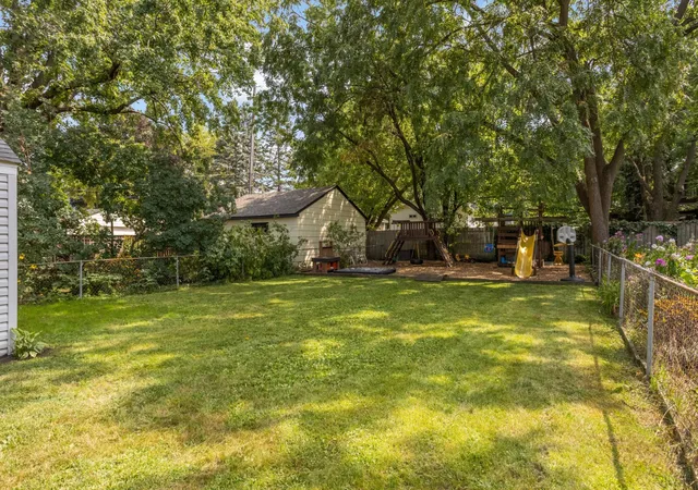 Photo 3 of Single family home for sale at 1404 Hubbard Ave, Saint Paul, MN 55104 | MLS# 7069101 | Listing updated on 2026-09-23