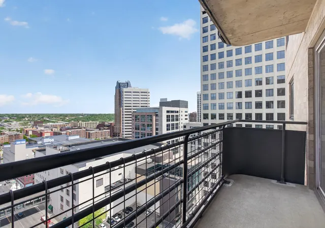 Homes for sale in Saint Paul, MN | 66 9th Street, Saint Paul, MN 55101 | Houzeo