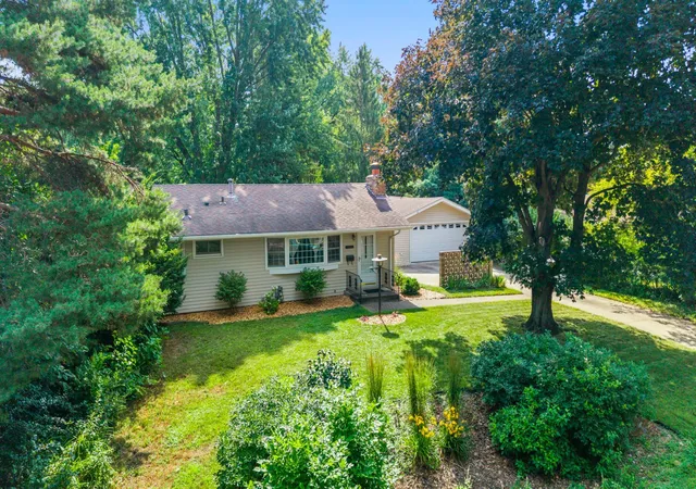 Photo 3 of Single family home for sale at 10433 Washburn Ave S, Minneapolis, MN 55431 | MLS# 7069162 | Listing updated on 2026-09-22