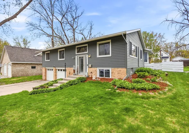Homes for sale in Hutchinson, MN | 565 3rd Ave Sw, Hutchinson, MN 55350 | MLS# 7069280