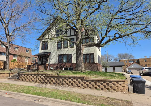 1st image of 2017 Grand Ave S, Minneapolis, MN 55405 | MLS# 7069318