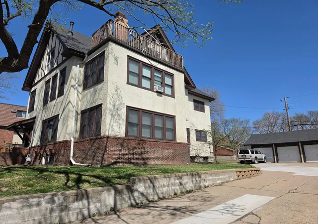2nd image of 2017 Grand Ave S, Minneapolis, MN 55405 | MLS# 7069318
