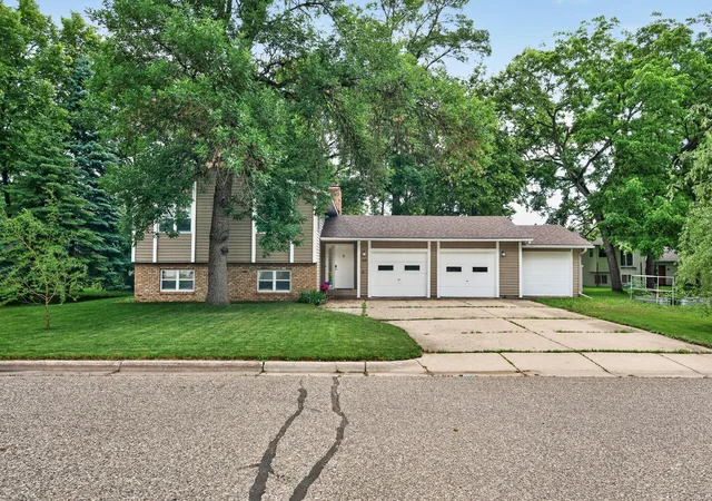 1st image of 1310 Woods Cir, Buffalo, MN 55313 | MLS# 7069392