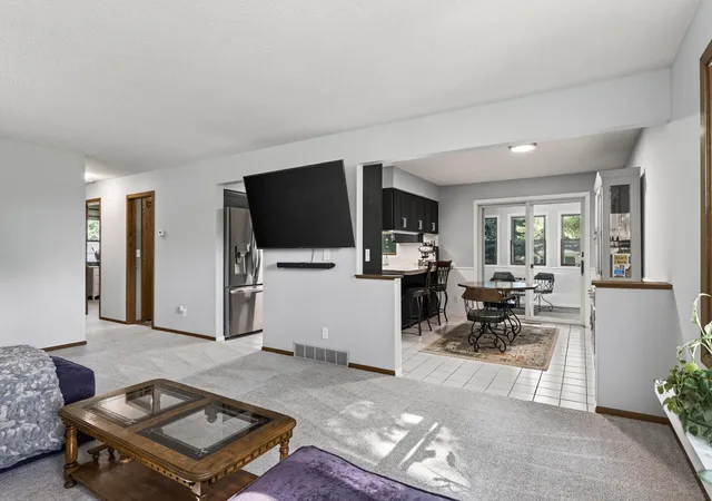 2nd image of 1310 Woods Cir, Buffalo, MN 55313 | MLS# 7069392