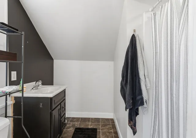Listing Photo 4 - Condo for sale in building located at 1105 Rose Ave E, Saint Paul, MN 55106