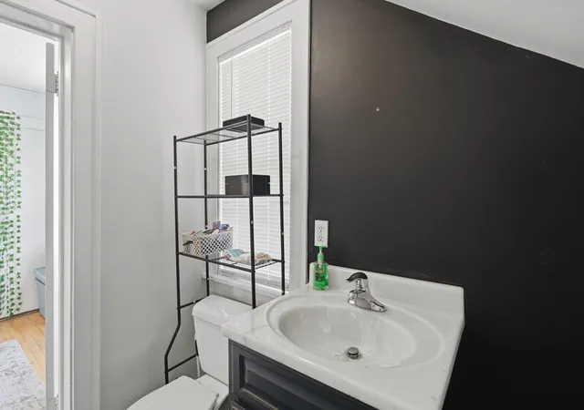 Listing Photo 5 - Condo for sale in building located at 1105 Rose Ave E, Saint Paul, MN 55106