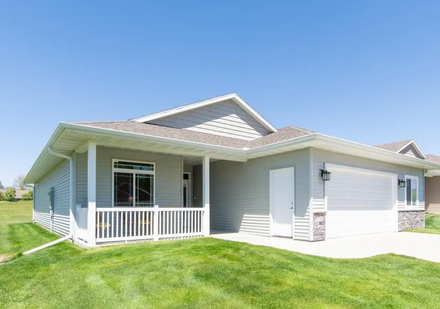 2nd image of 1552 Eagle Ridge St Ne, Owatonna, MN 55060 | MLS# 7069436