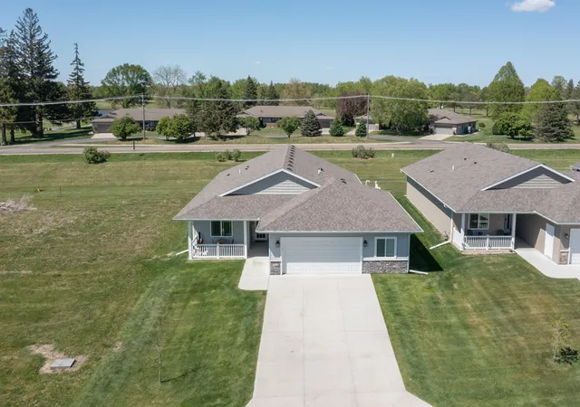Photo 3 of Single family home for sale at 1552 Eagle Ridge St NE, Owatonna, MN 55060 | MLS# 7069436 | Listing updated on 2026-08-31