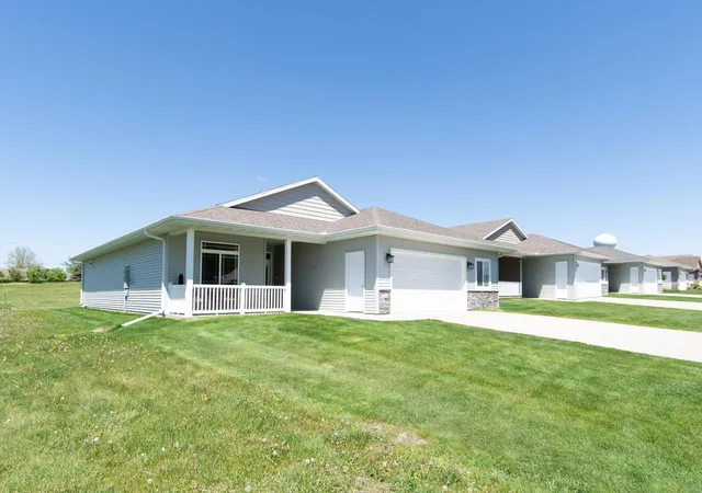 Photo 4 of Single family home for sale at 1552 Eagle Ridge St NE, Owatonna, MN 55060 | MLS# 7069436 | Listing updated on 2026-08-31
