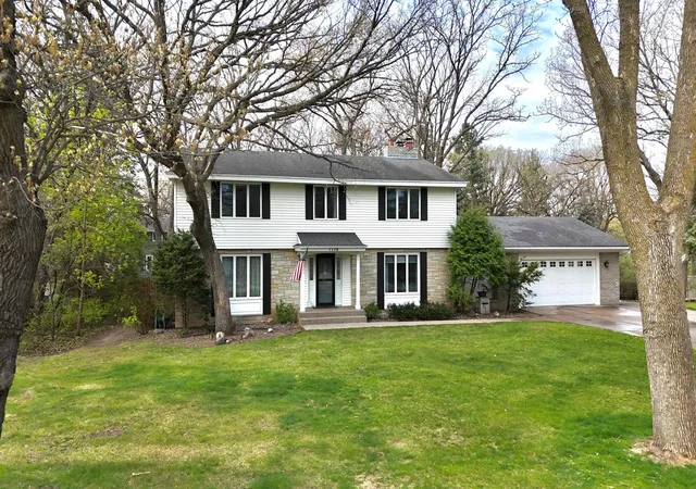 Photo 2 of Sale Pending at 1736 Woodland Rd, Saint Cloud, MN 56304 | MLS# 7069522 | Listing updated on 2026-09-01