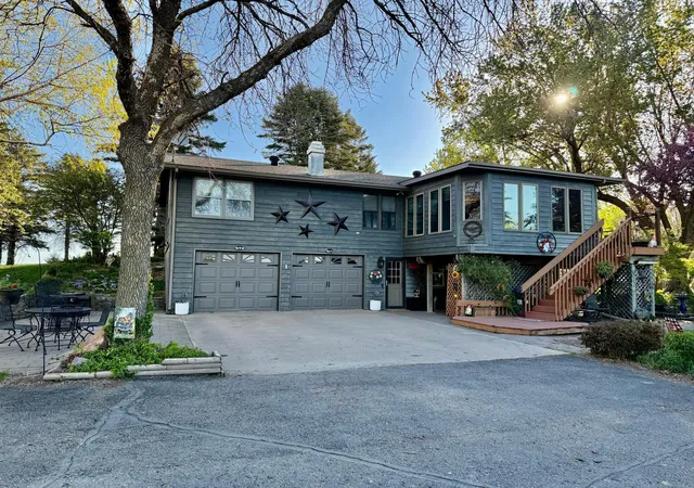 Photo 2 of Single family home for sale at 32185 290th Street, Worthington, MN 56187 | MLS# 7069531 | Listing updated on 2026-10-19