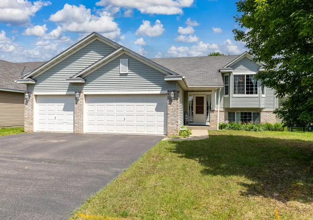 Photo 2 of Single family home for sale at 961 Ivy Hills Rd, Belle Plaine, MN 56011 | MLS# 7069596 | Listing updated on 2026-08-06