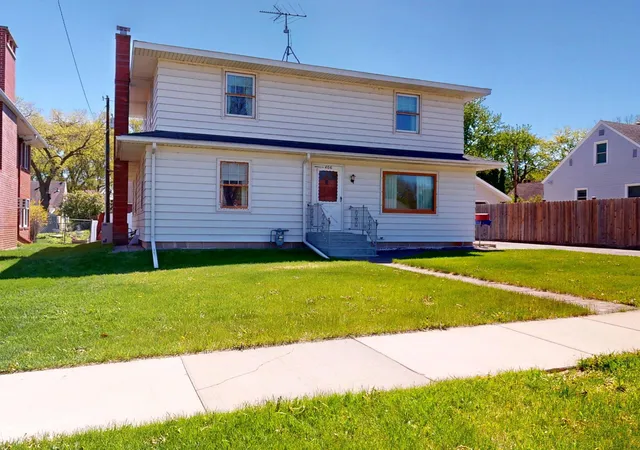 Homes for sale in Albert Lea, MN | 406 Giles Pl, Albert Lea, MN 56007 | MLS# 7069670