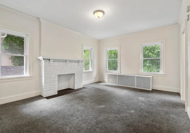 Photo 3 of House for sale at 918 Queen Ave N, Minneapolis, MN 55411 | MLS# 7069685 | Listing updated on 2026-08-29
