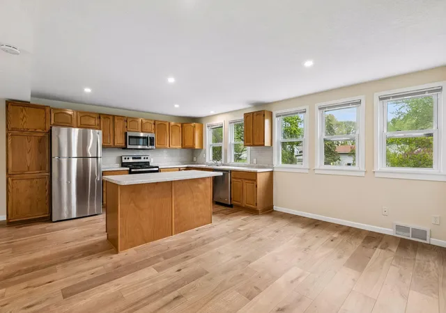 3rd image of 235 Dakota St, Saint Paul, MN 55118 | MLS# 7069694