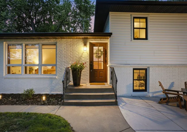 Photo 3 of Sale Pending at 6525 Maple Dr, Waconia, MN 55387 | MLS# 7069751 | Listing updated on 2026-08-26