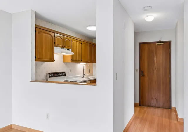 2nd image of 1425 W 28th St #315, Minneapolis, MN 55408 | MLS# 7069827