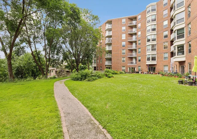 30th image of 1425 W 28th St #315, Minneapolis, MN 55408 | MLS# 7069827