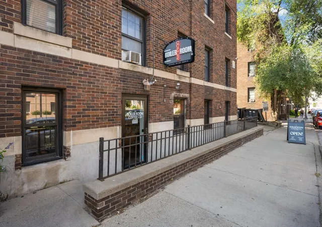 2nd image of 400 Groveland Ave, Minneapolis, MN 55403