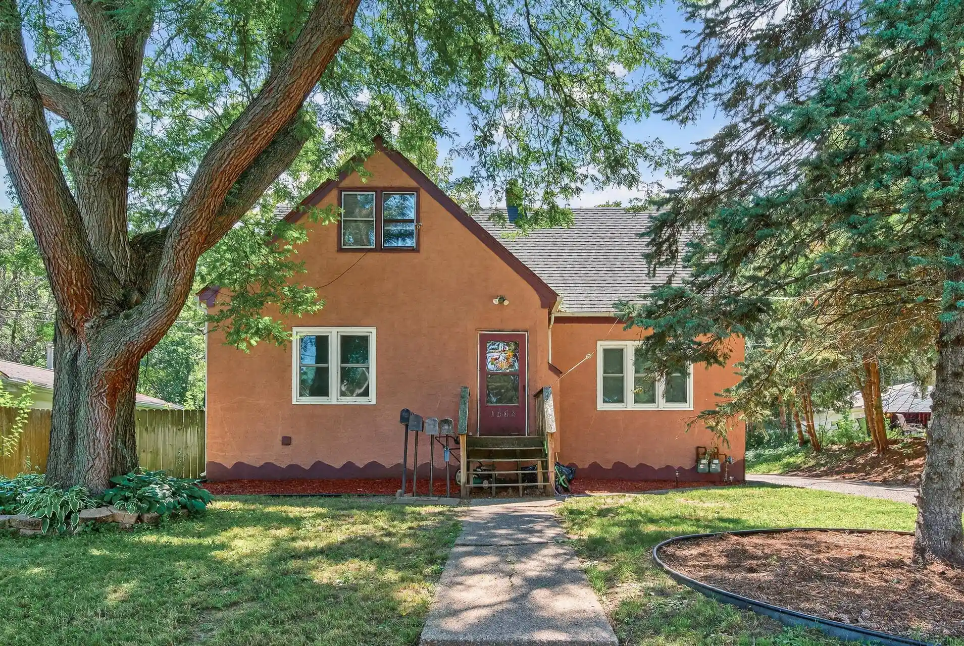 Listing Photo 1 - Condo for sale in 1562 Ivy Ave E located at 1562 Ivy Ave E, Saint Paul, MN 55106 - Unit 1562 Ivy Ave E