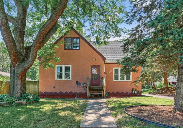Photo 1 of Sale Pending at 1562 Ivy Ave E, Saint Paul, MN 55106 | MLS# 7069944 | Listing updated on 2026-10-21