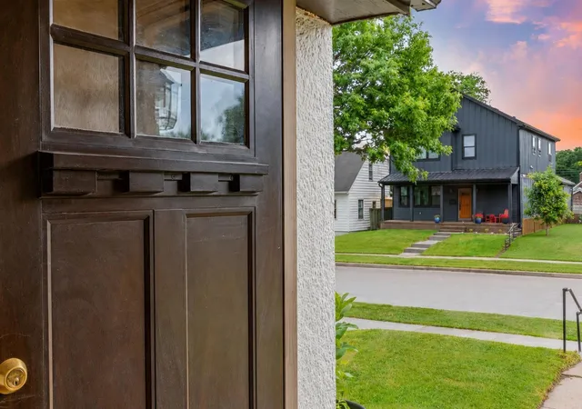 3rd image of 1273 Juno Ave, Saint Paul, MN 55116 | MLS# 7069989