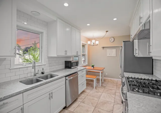 4th image of 1273 Juno Ave, Saint Paul, MN 55116 | MLS# 7069989