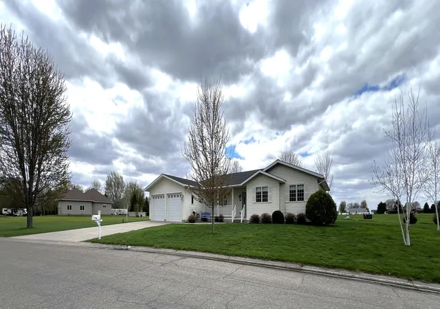 Homes for sale in Granite Falls, MN | 246 E Skyline Dr, Granite Falls, MN 56241 | MLS# 7070026