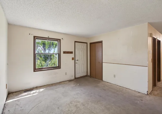 4th image of 15105 Dunbar Ct, Apple Valley, MN 55124 | MLS# 7070116
