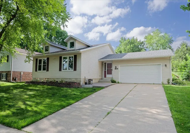 Photo 1 of Single family home for sale at 509 Meadow Run Dr Sw, Rochester, MN 55902 | MLS# 7070126 | Listing updated on 2026-07-17