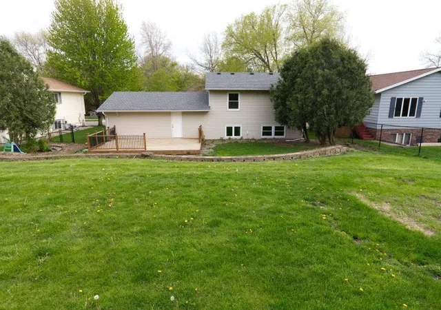 Photo 2 of Single family home for sale at 509 Meadow Run Dr Sw, Rochester, MN 55902 | MLS# 7070126 | Listing updated on 2026-07-17