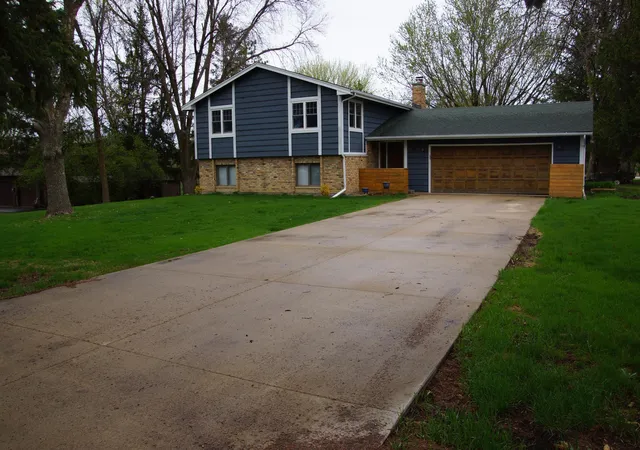 Homes for sale in Victoria, MN | 700 80Th St, Victoria, MN 55386 | MLS# 7070464