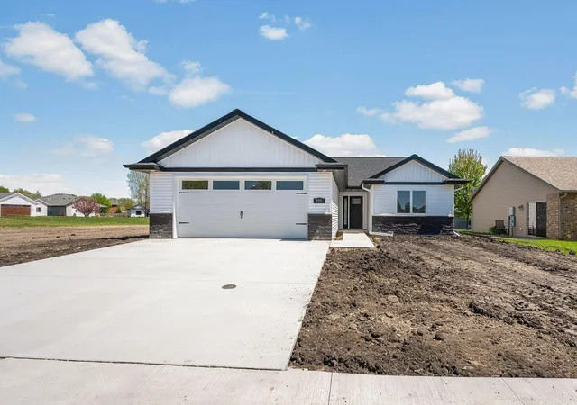 Homes for sale in Mankato, MN | 121 Copper Village Cir, Mankato, MN 56001 | MLS# 7070477