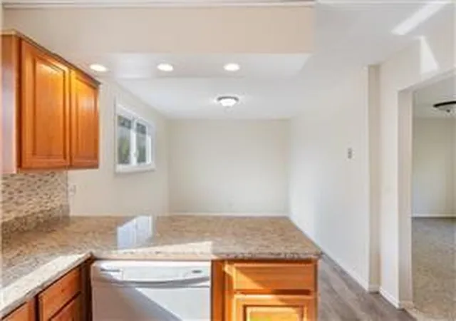 4th image of 4819 Grenwich Wy N, Saint Paul, MN 55128 | MLS# 7070573
