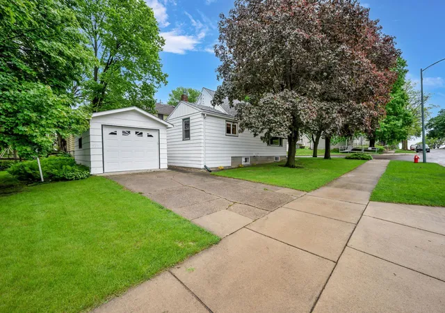 2nd image of 120 W 9th St, Fairmont, MN 56031 | MLS# 7070649