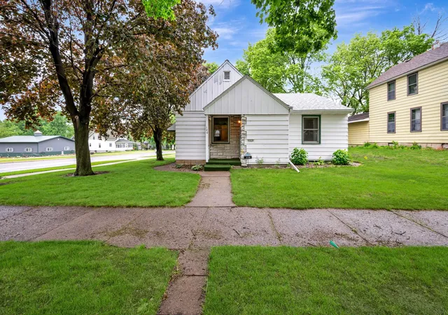 Photo 3 of Single family home for sale at 120 W 9th Street, Fairmont, MN 56031 | MLS# 7070649 | Listing updated on 2026-08-21