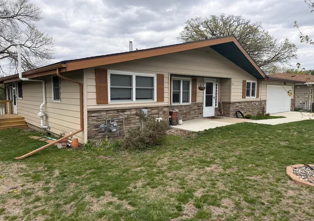 2nd image of 1821 Brookside Cir, Albert Lea, MN 56007 | MLS# 7070719