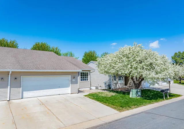 Photo 1 of Single family home for sale at 1020 Primrose Ln, Waconia, MN 55387 | MLS# 7070721 | Listing updated on 2026-08-29