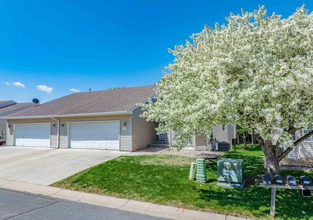 Photo 2 of Single family home for sale at 1020 Primrose Ln, Waconia, MN 55387 | MLS# 7070721 | Listing updated on 2026-08-29
