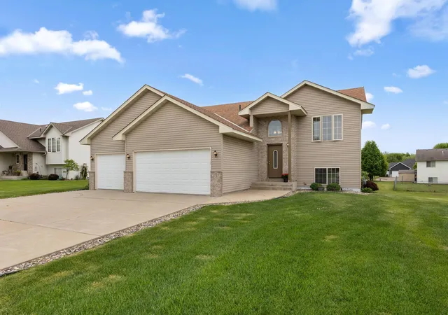 Homes for sale in Annandale, MN | 831 Beech Ln S, Annandale, MN 55302 | MLS# 7070753