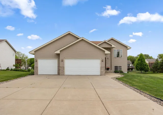 Homes for sale in Annandale, MN | 831 Beech Ln S, Annandale, MN 55302 | MLS# 7070753